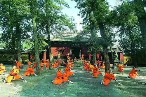 Luoyang Private Tour to Shaolin Temple and Sanhuang Village Scenic with Cable Car Ride