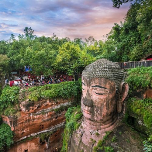 Chengdu Private Day Tour to the Leshan Giant Buddha with Lunch and Boat Ride