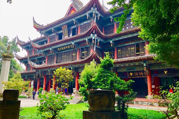 Private Customized Chengdu City Highlights Tour with Hotpot Meal