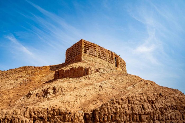 2-Day Unlimited Culture Tour to Turpan and Kashgar from Urumqi by Air and Bullet Train